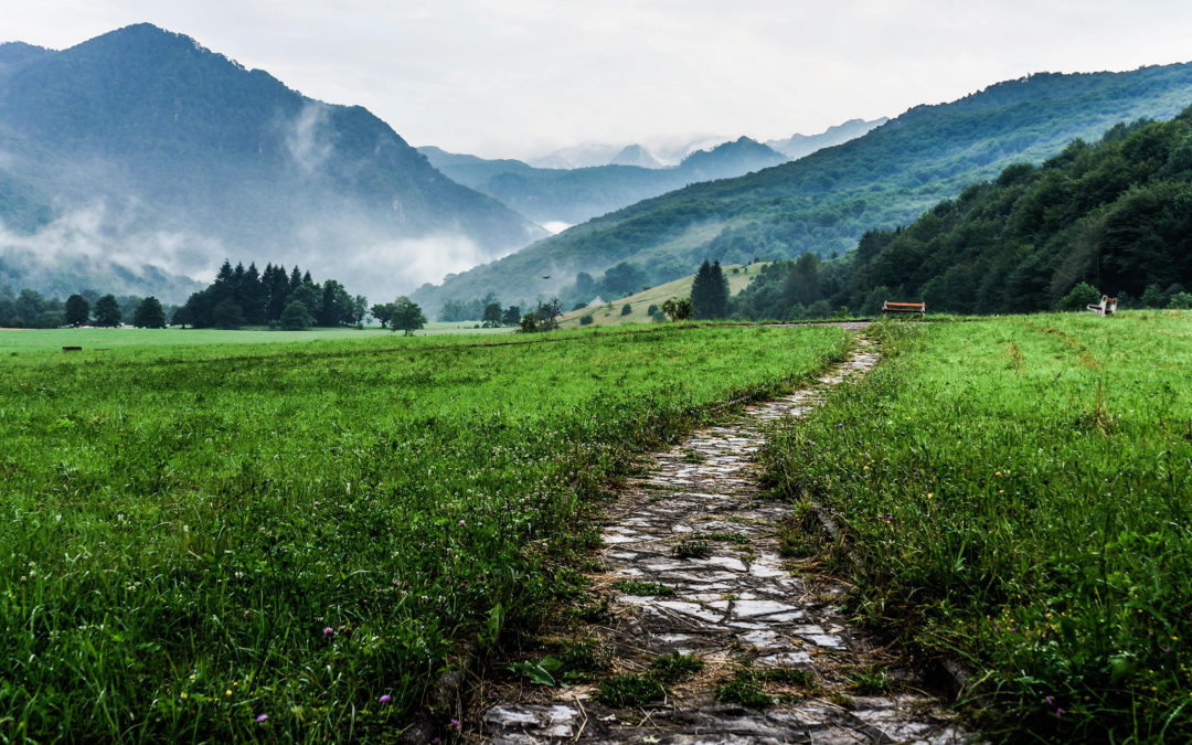 path to ,mountains